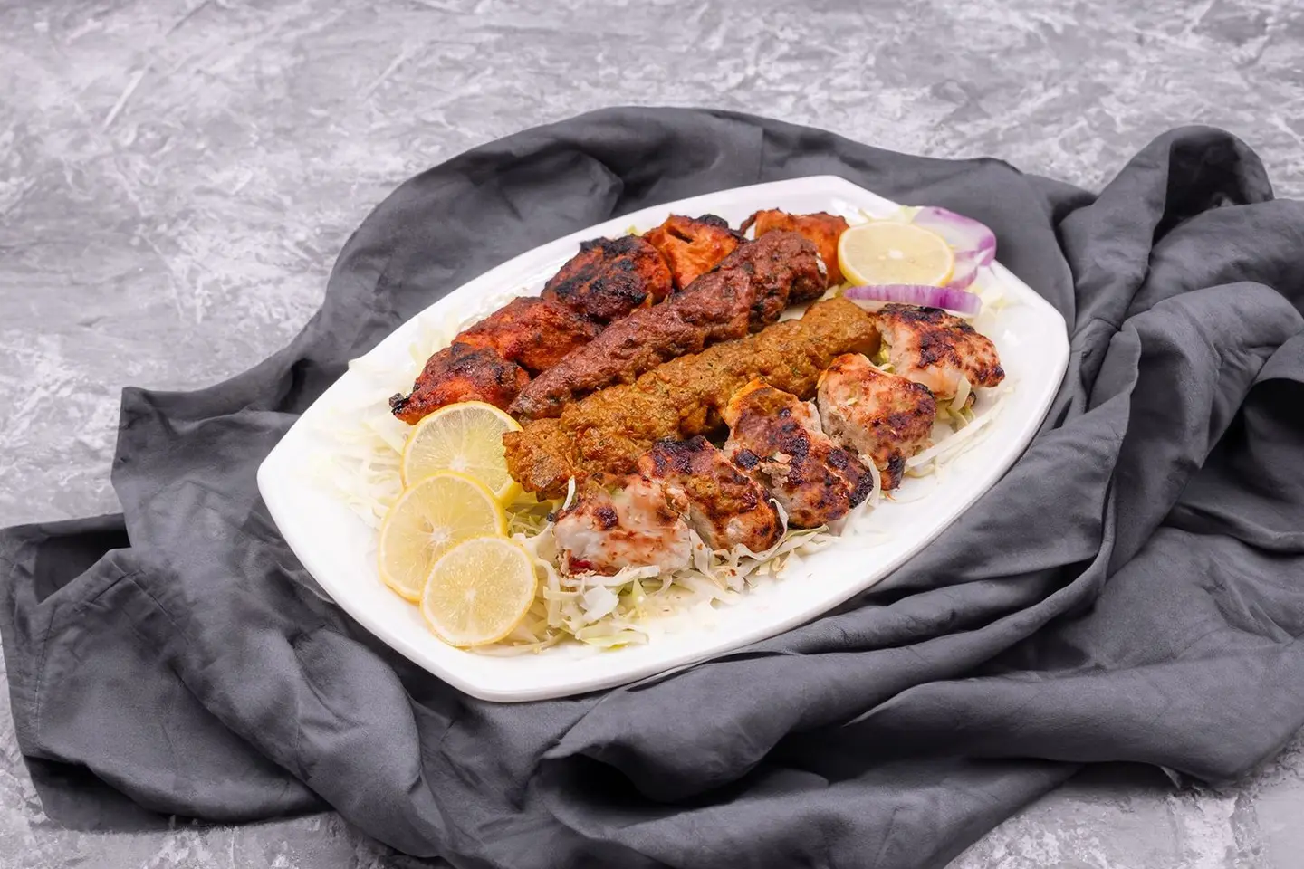 مشويات مشكل (4 سيخ)