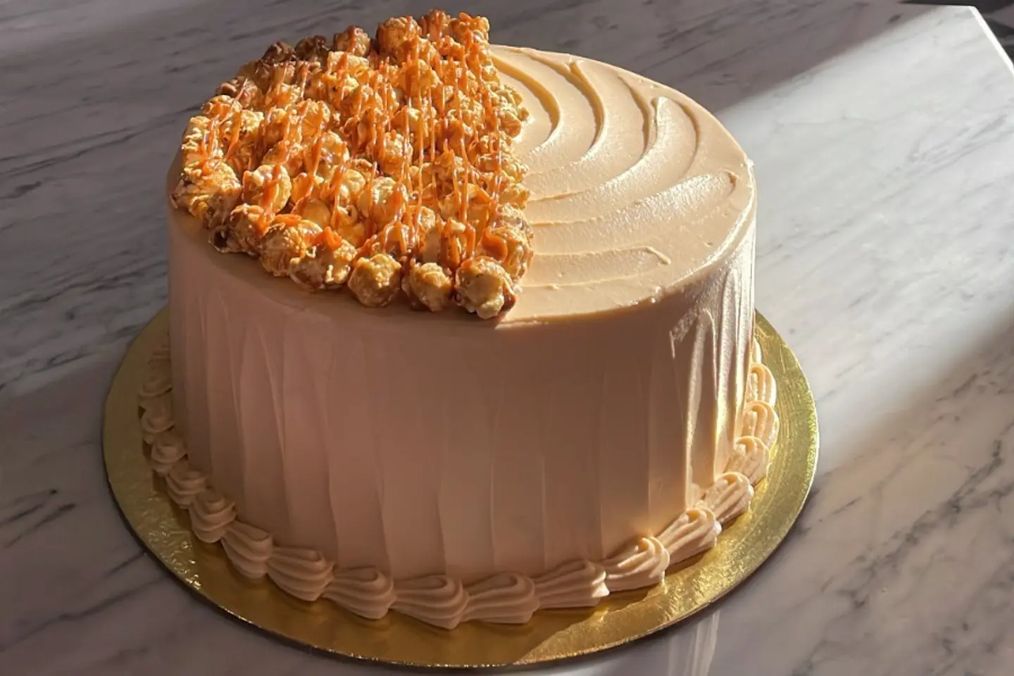 Large Caramel Pop Corn Cake