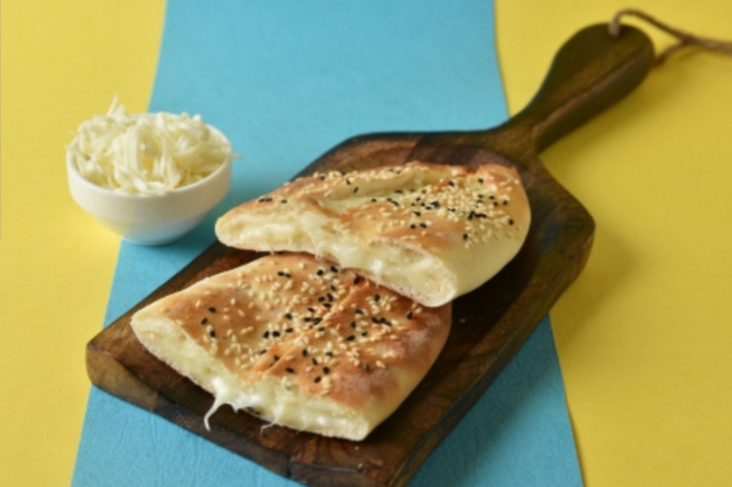 فطيرة شيش طاووق بالجبن