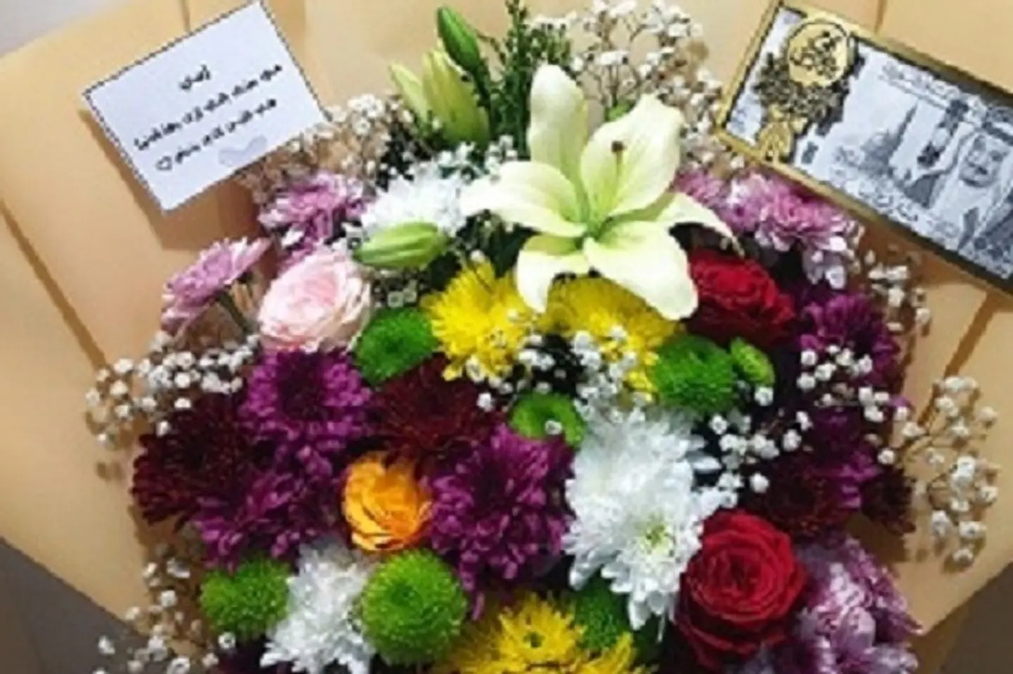 باقة ورد مشكل ليوم الام مع إكريلك حق الفلوس