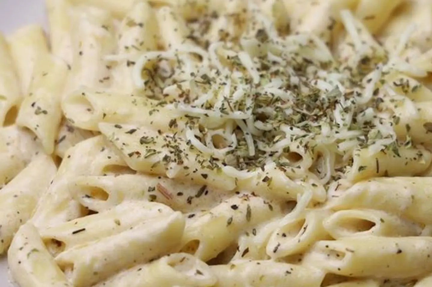 باستا بيضاء سادة