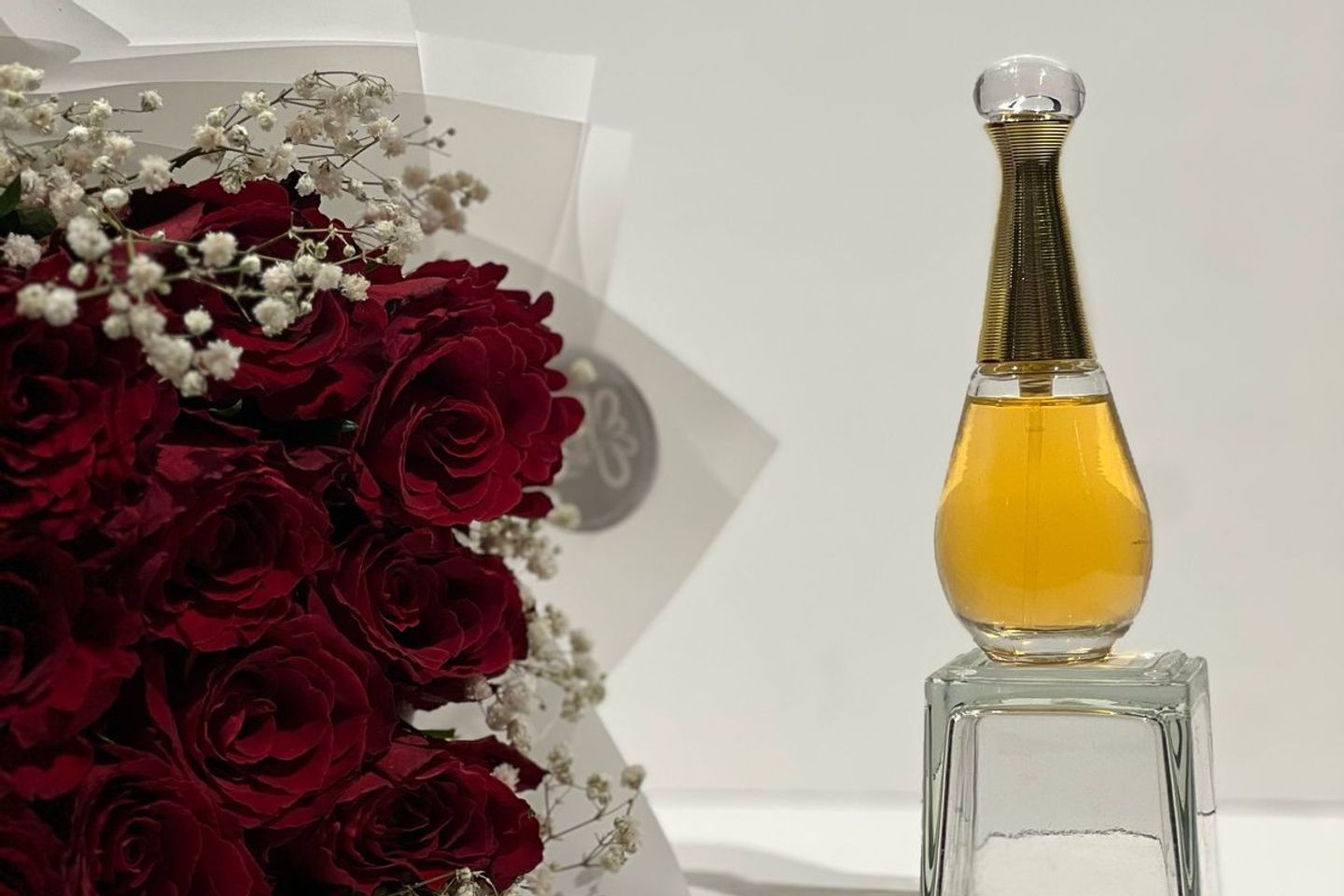 عطر ميني مع بوكيه رقيق