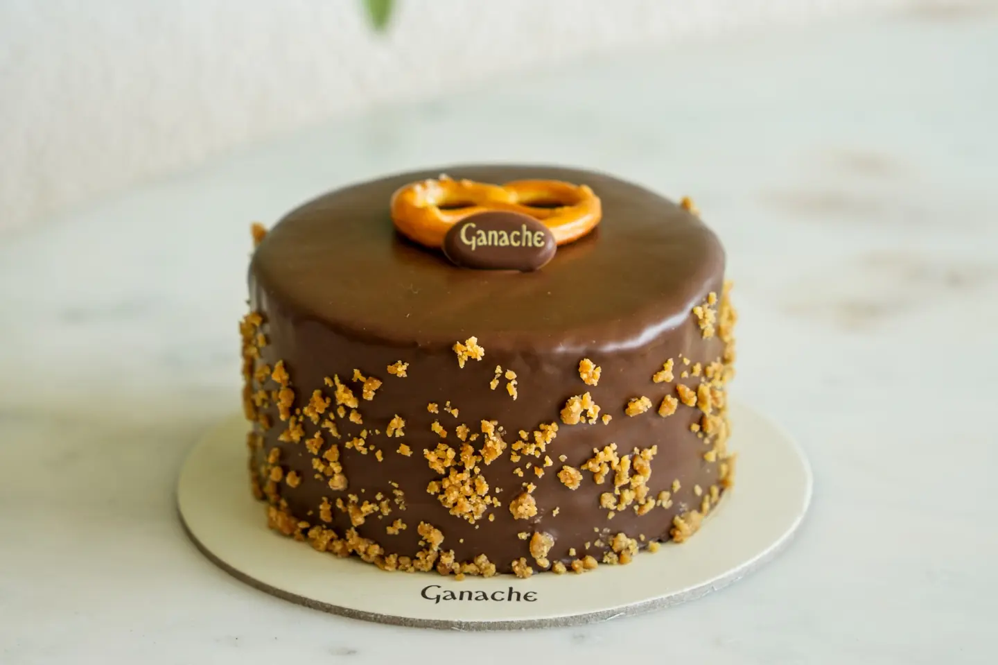 كيكة برتزل مع شوكولاتة صغيرة