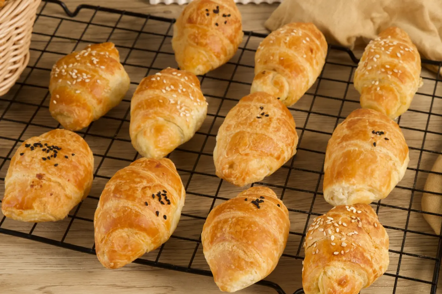 Plate (6 Pieces) Croissant Cheese