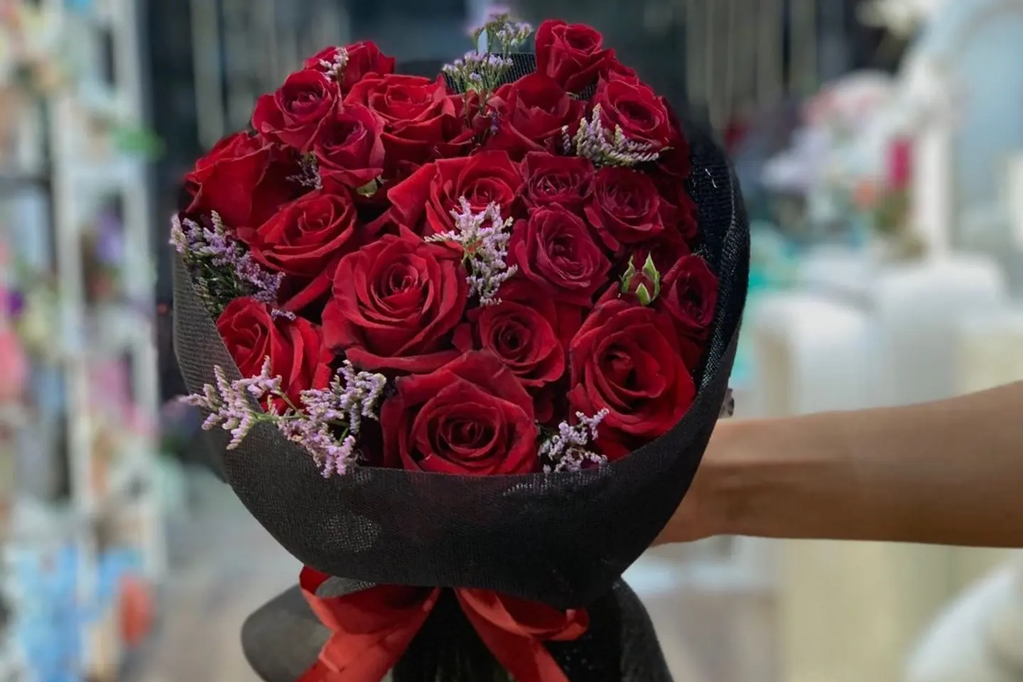 باقه ورد جوري تغليف قماش اسود