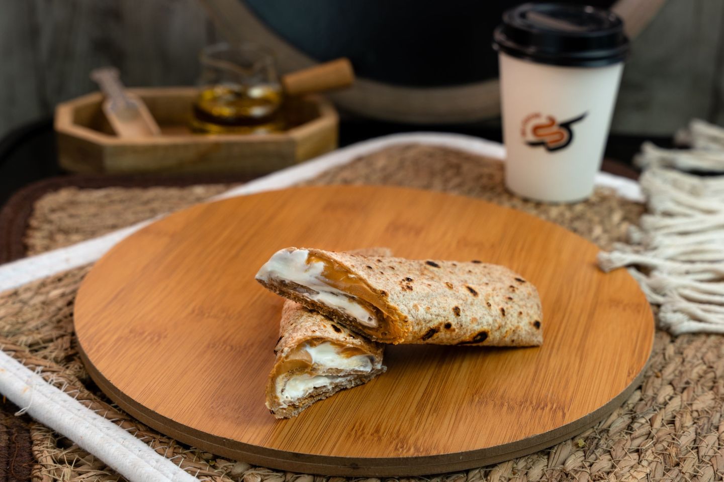 فطيرة زبدة الفول مع لبنة
