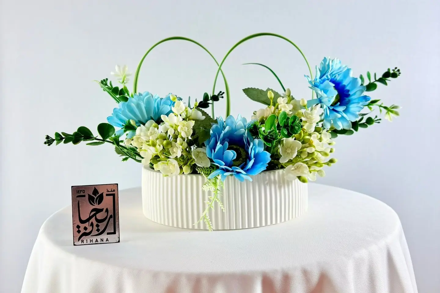 تناغم الزهور الزرقاء