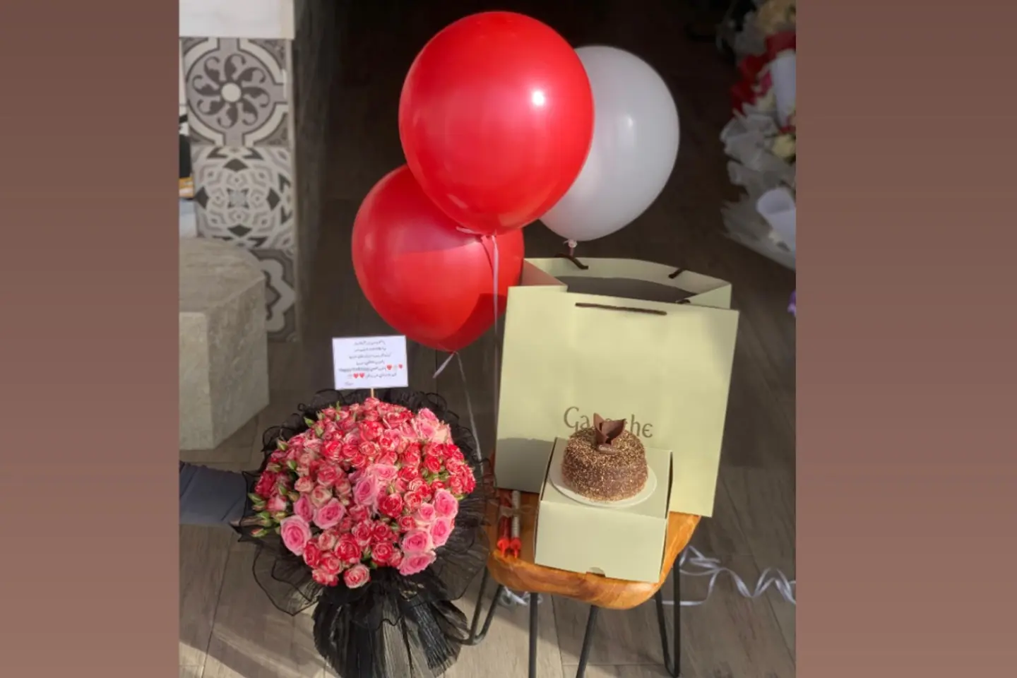 هدية ميلاد ورد كيك بالون