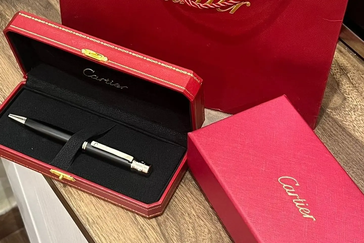 قلم كارتيه رجالي اسود