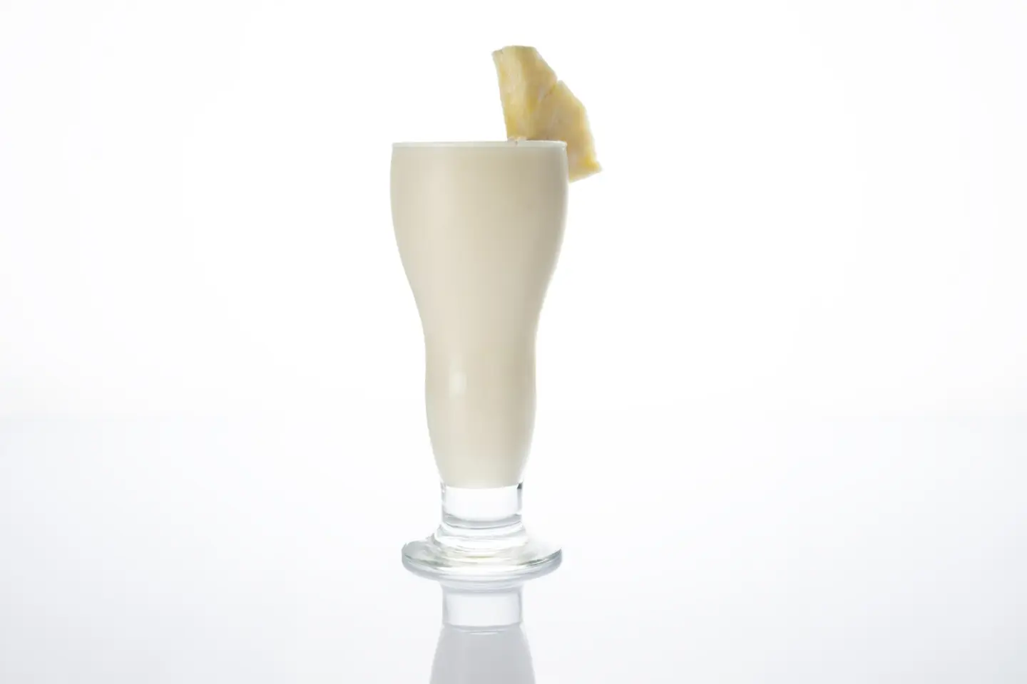 كوكتيل الاناناس مع حليب جوز الهند