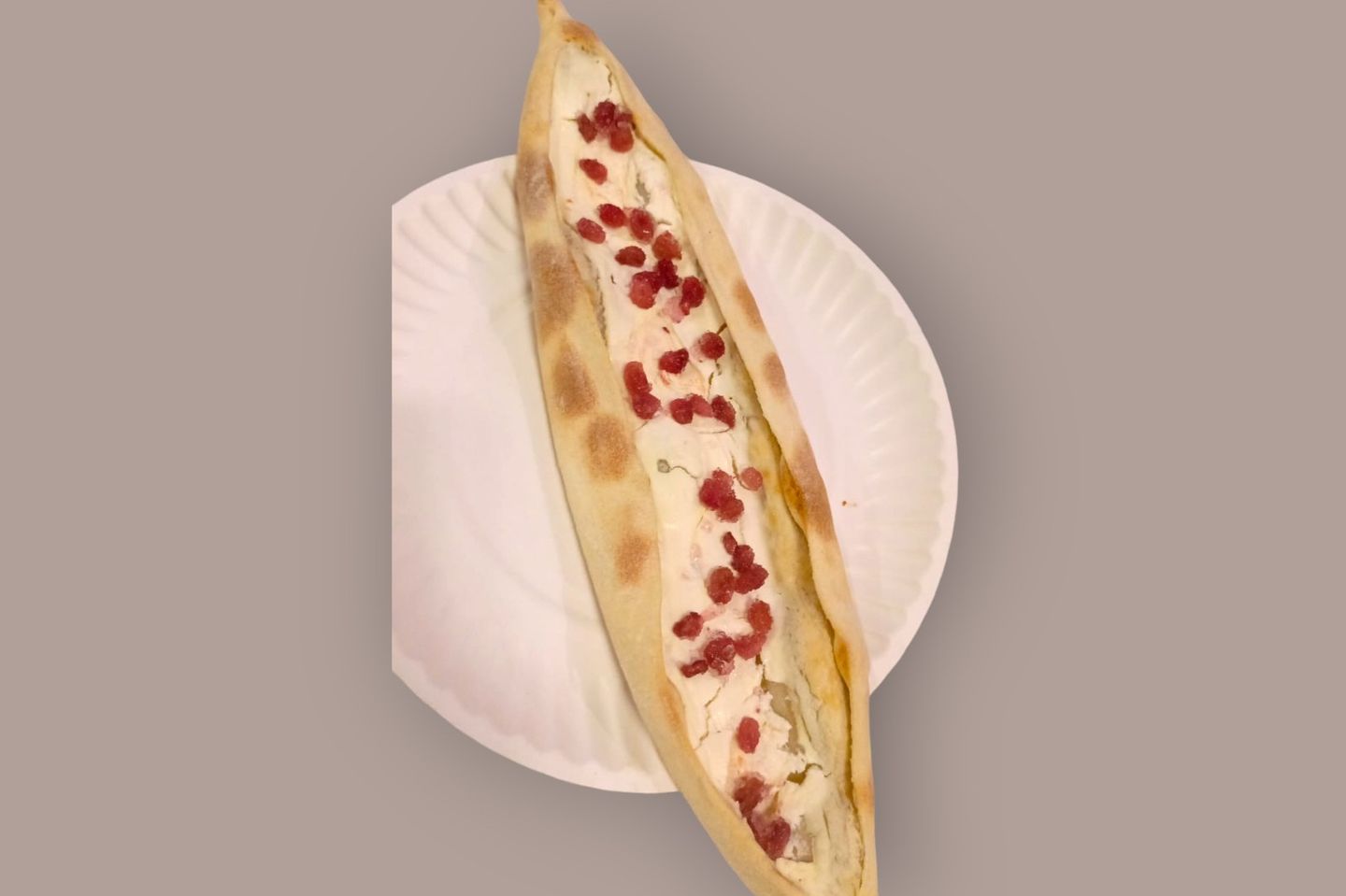 لبنة بالشمندر مع حب الرمان