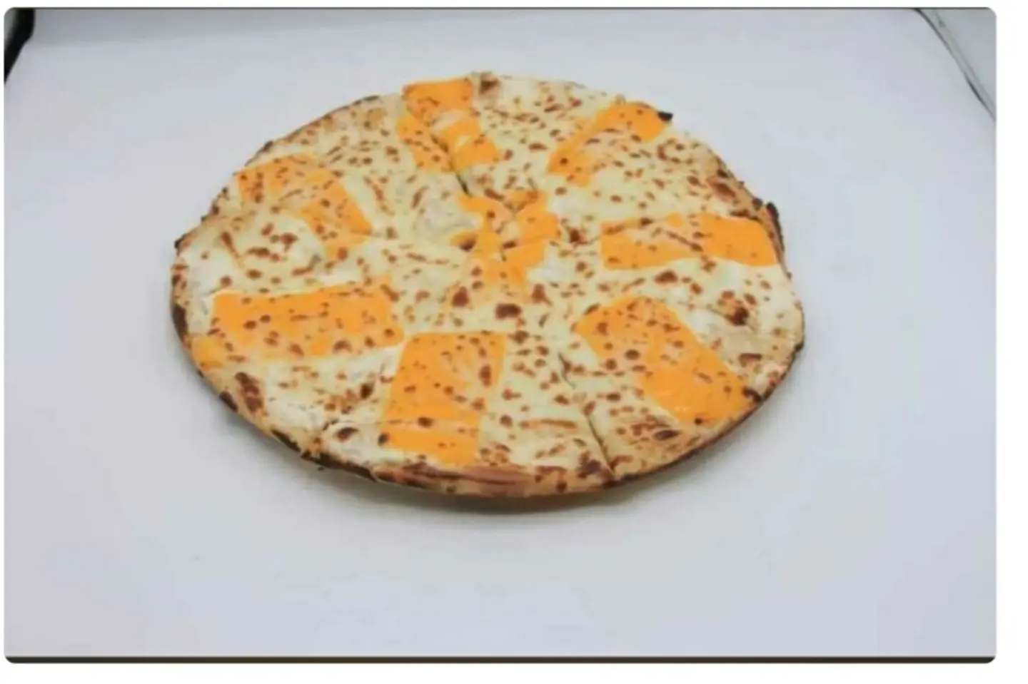 Vegetable Pizza With Mix Cheese