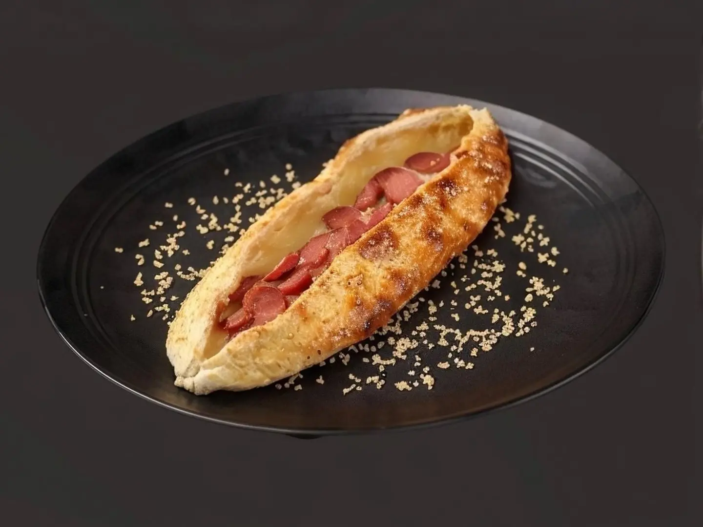 قارب نقانق بالجبن
