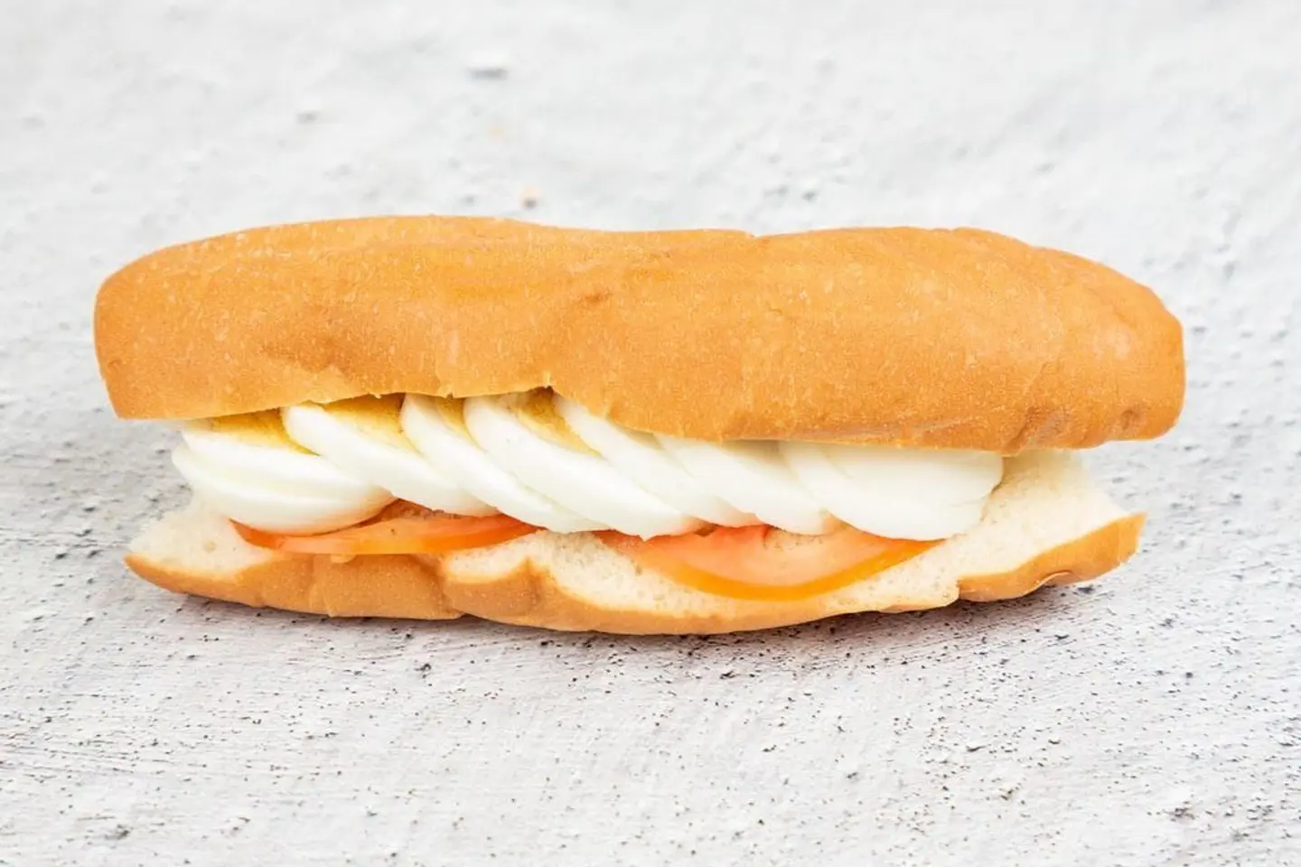 ساندوتش بيض مسلوق بالجبن