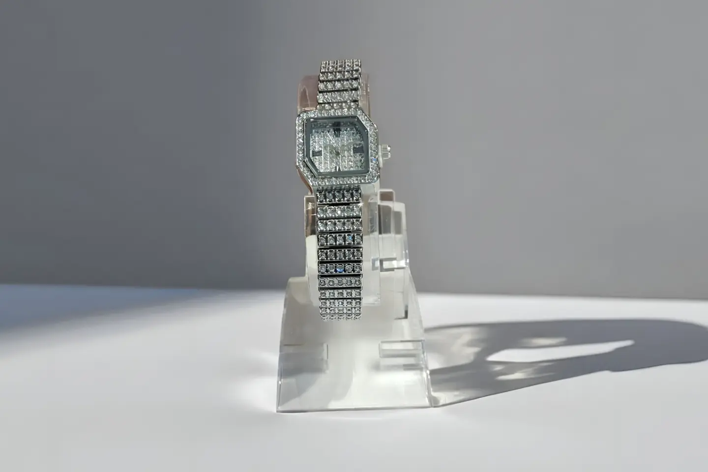 ساعة كريستال فضية نسائية