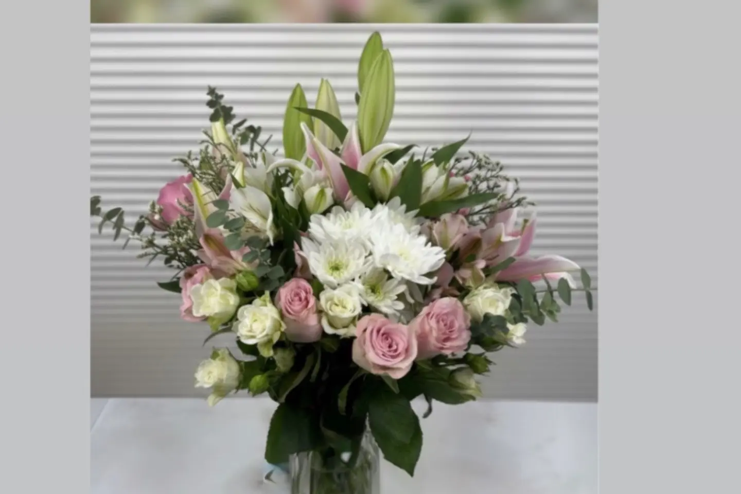 مزهرية زهور مختلطة ٣