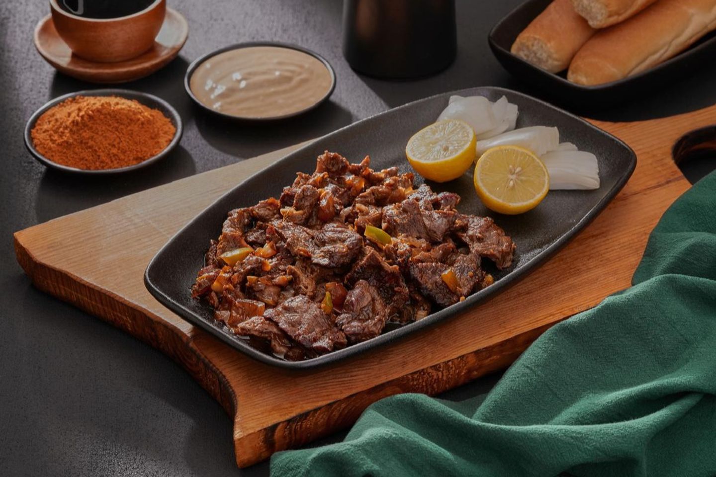 شيه مدفون ب الجبن