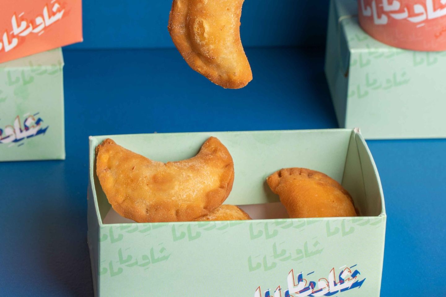 سمبوسة جبن مع شيبس عمان