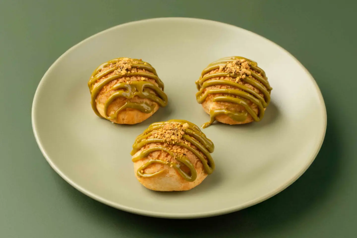Cream Puffs With Pistachio
