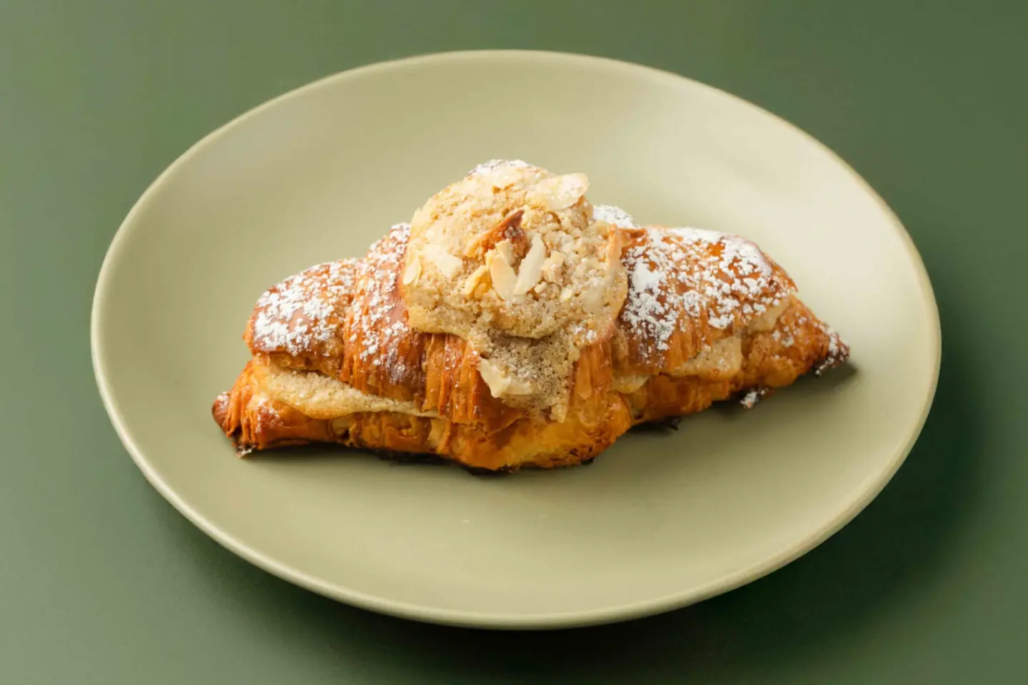 ‏Croissant Lite Almond