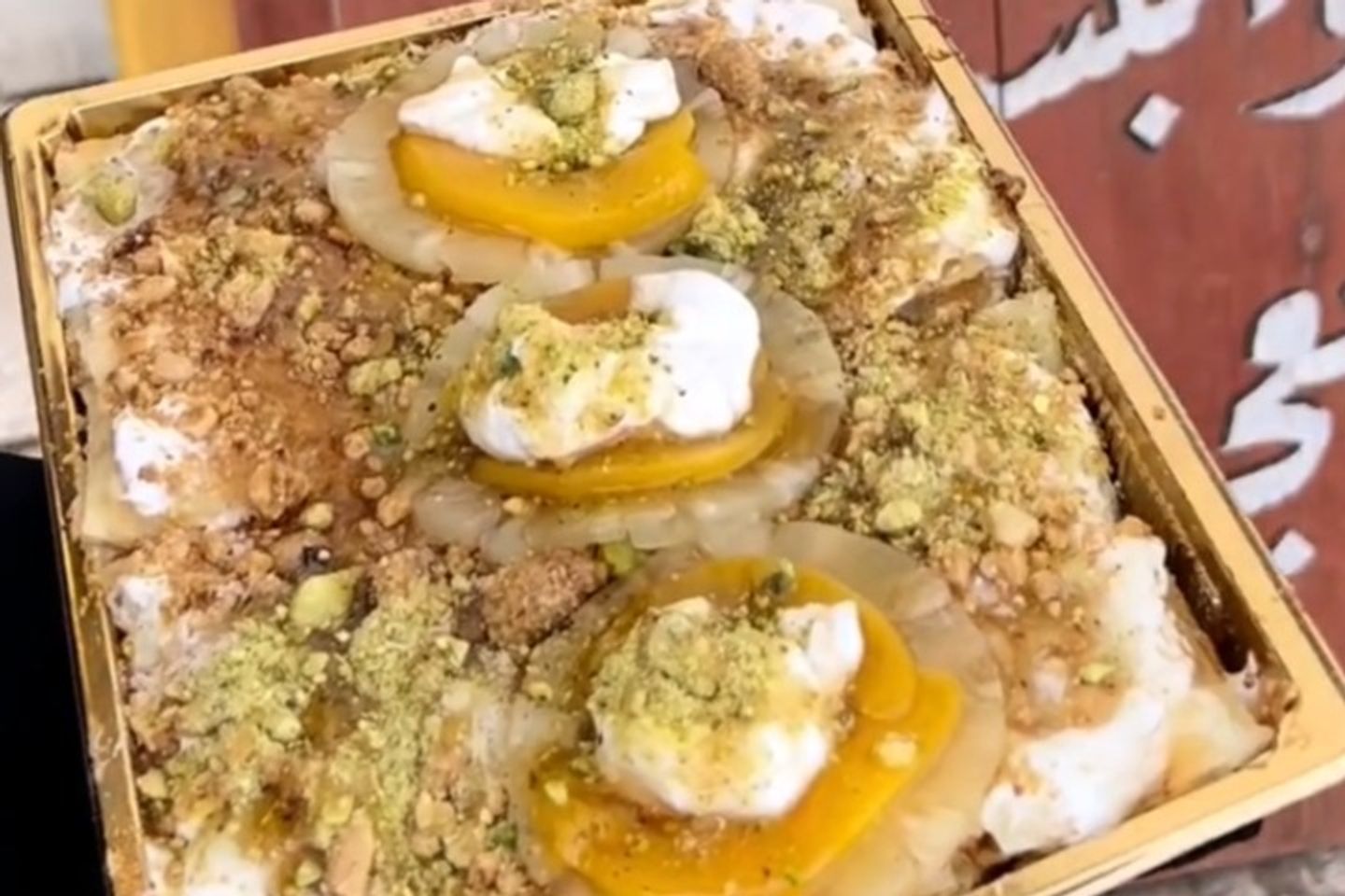 الفطاطري بالبسبوسة و الكنافة