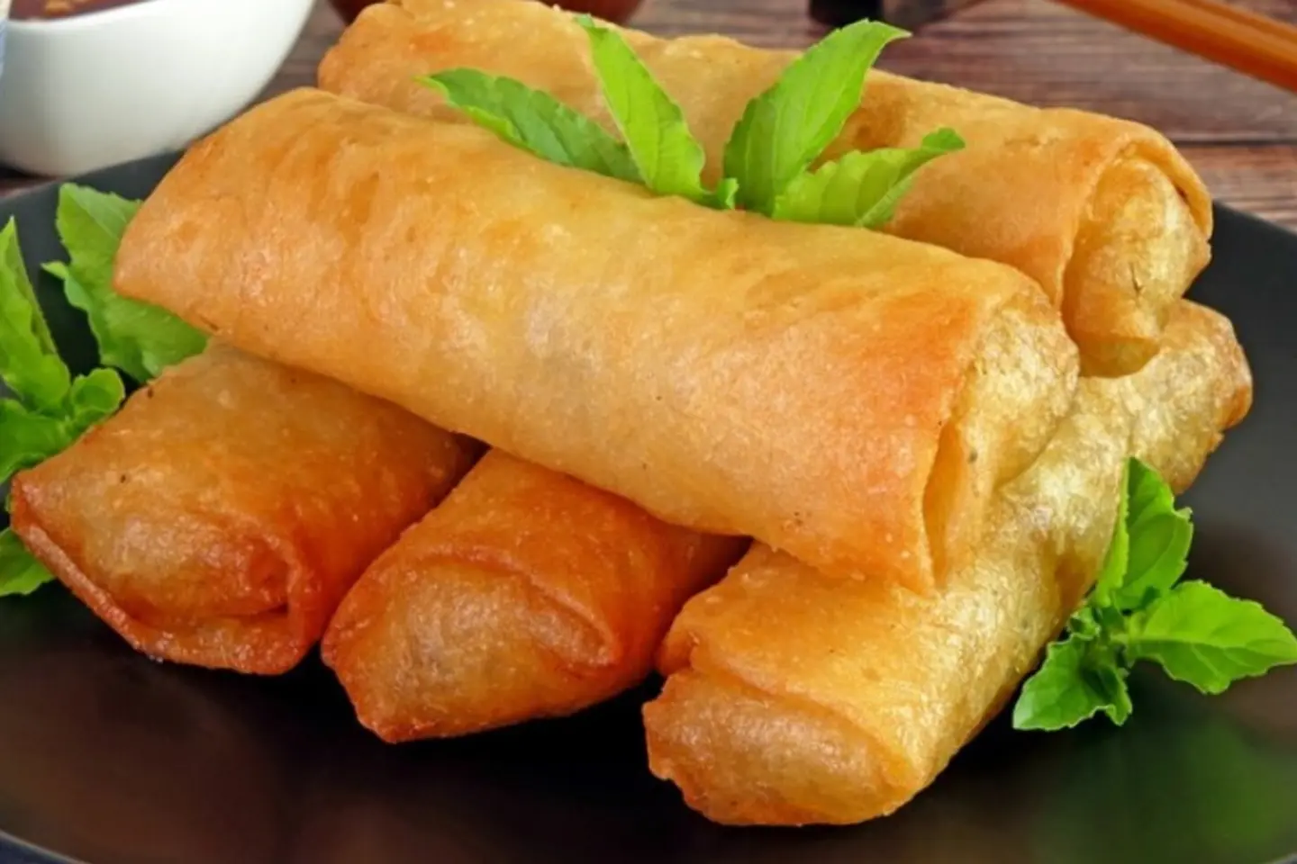 سبرينغ رول مع الزيتون الحار