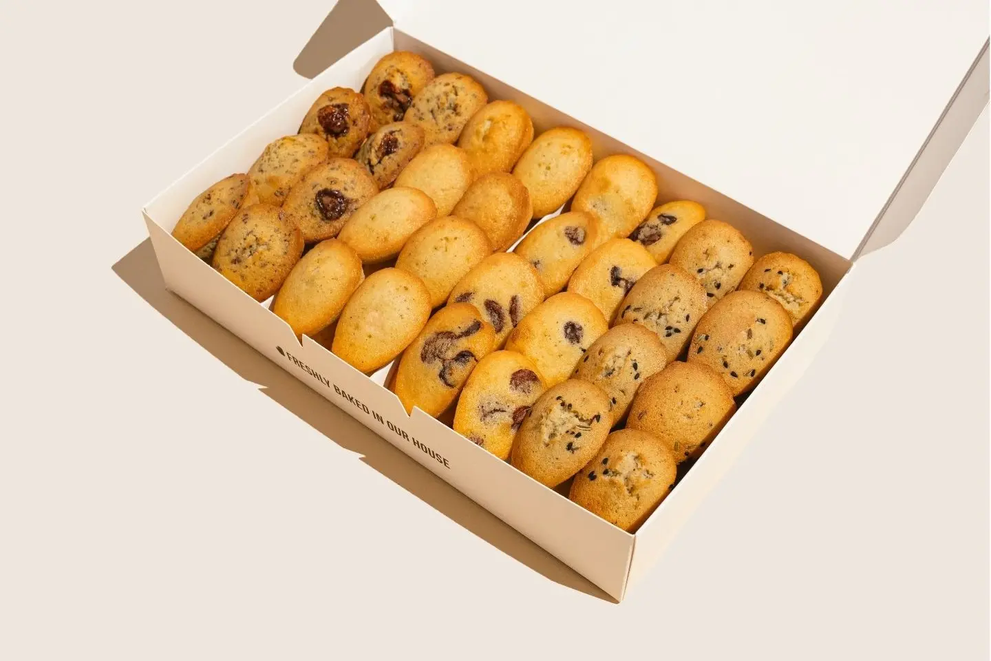 Madeleines Cake   64 Pcs