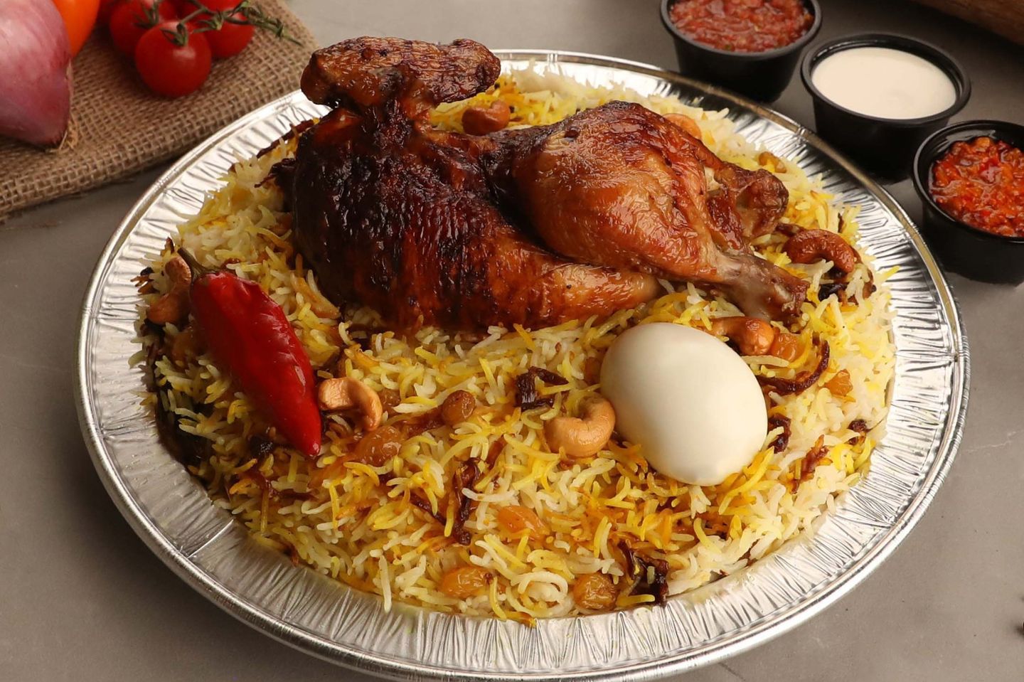 نصف دجاج شواية مدخن مع أرز دسمان الأبيض