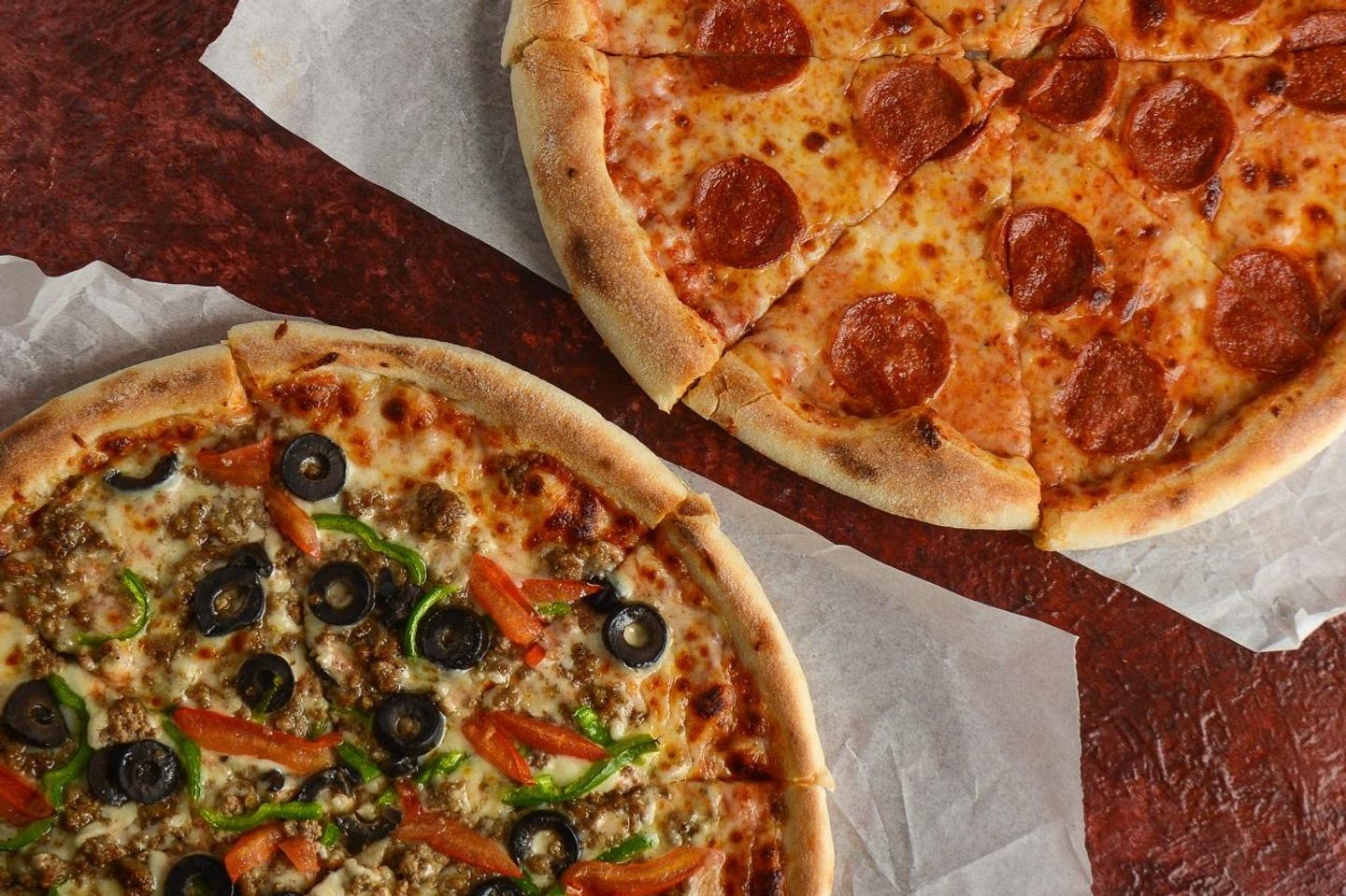 2 Large Pizzas