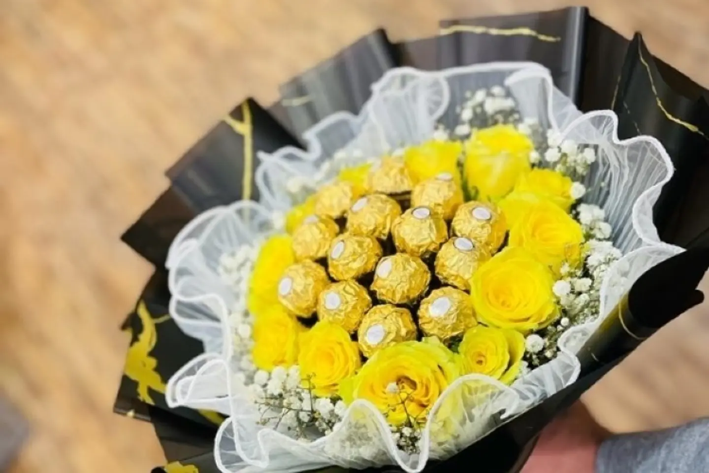 Bouquet Code 1024, Ferrero Rocher With Yellow Roses