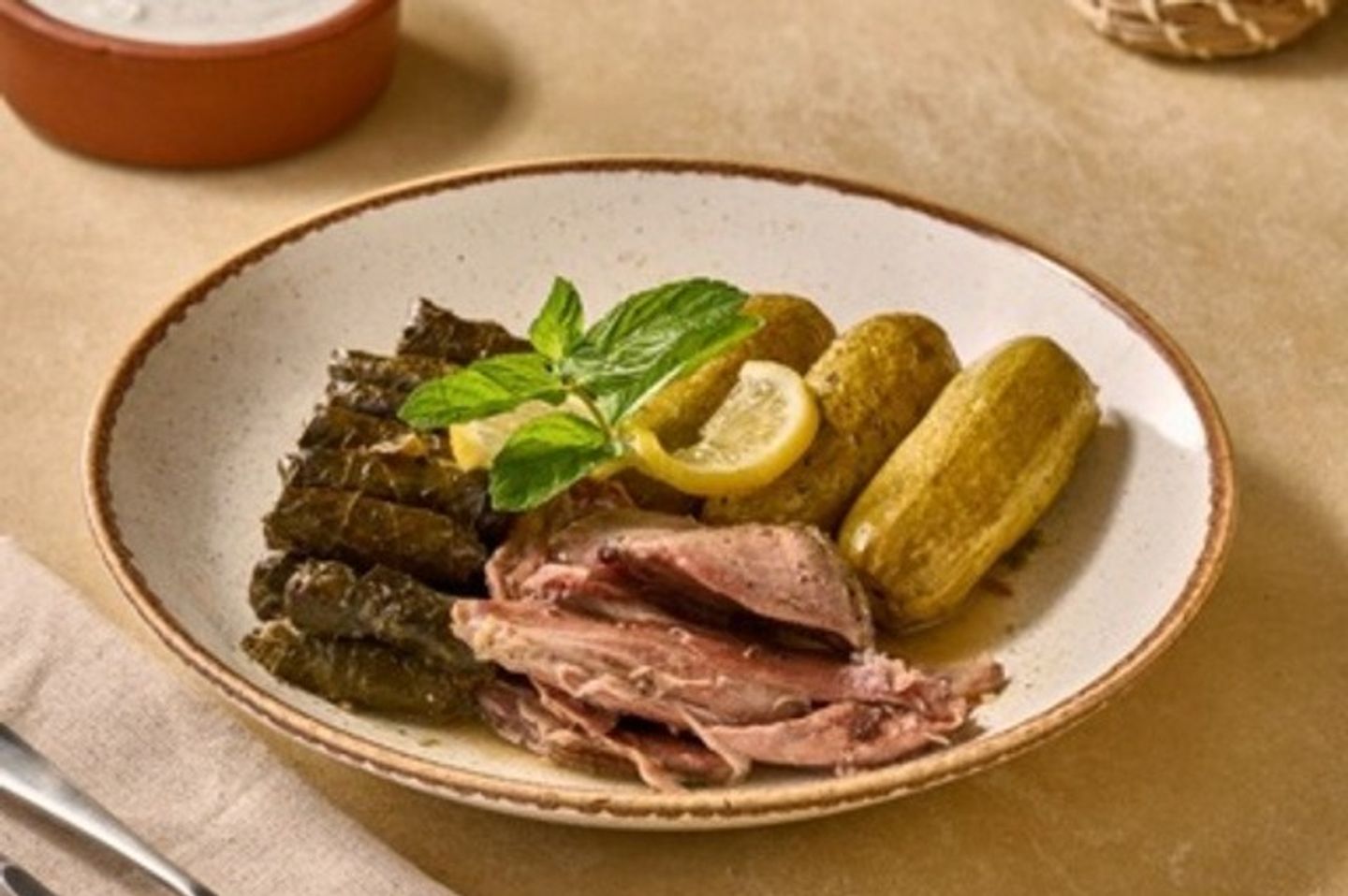 ورق عنب و كوسة مع اللحم