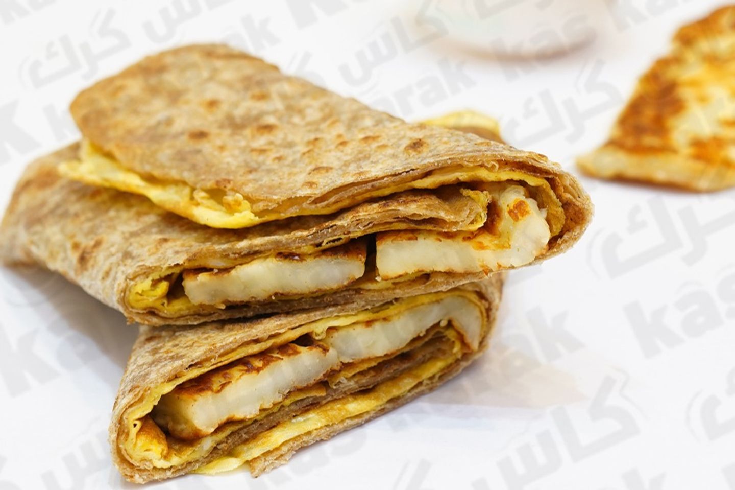 فطيرة بيض مع جبن الحلوم