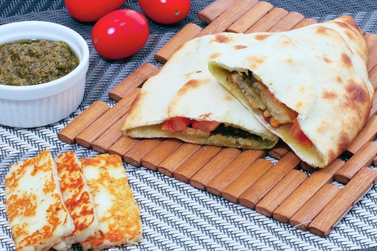 فطيرة حلوم بالبيستو