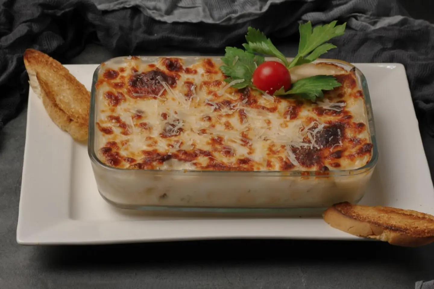 طاجن بشاميل لحم يكفي ثلاث أشخاص