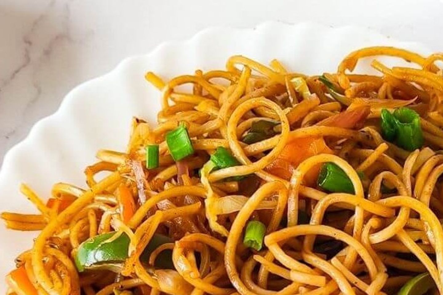 Chowmein With Meat And Tomato