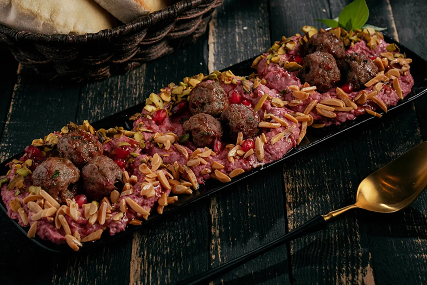 متبل باذنجان بالكباب والشمندر