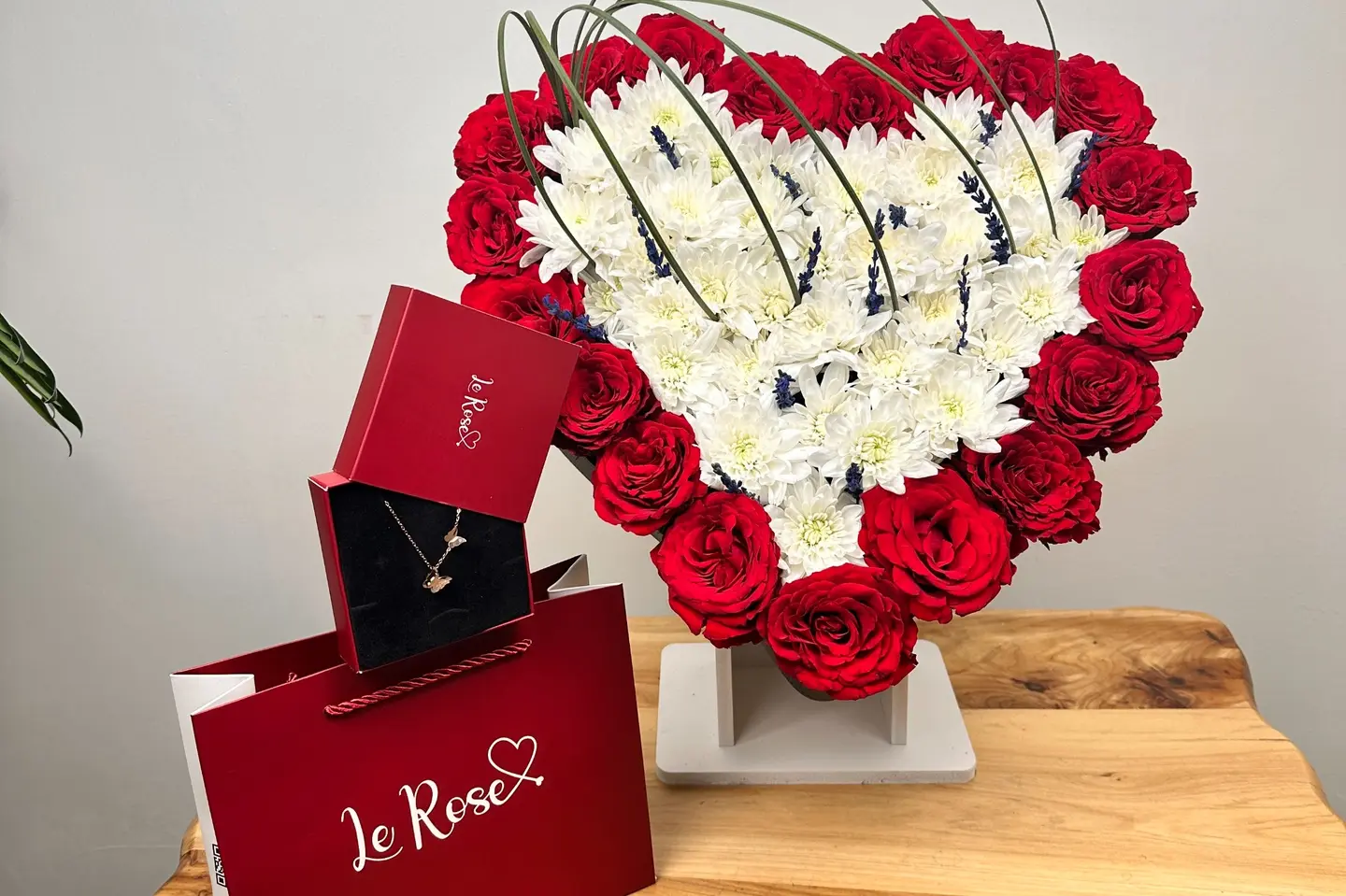 قلب الجوري مع القلاده