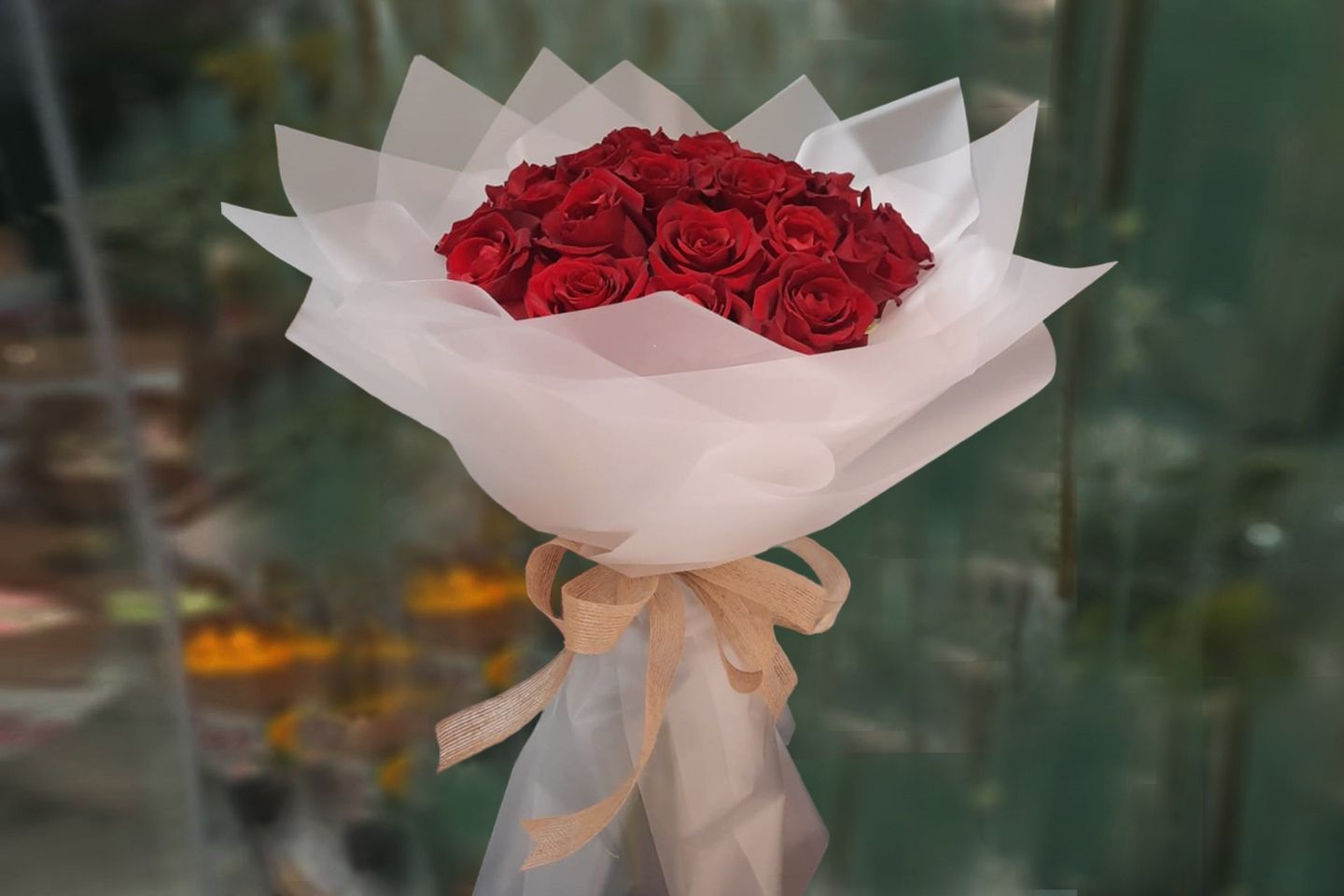 باقة ورد أحمر - غلاف أبيض