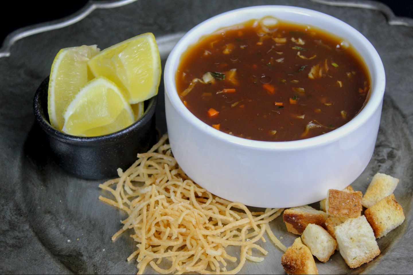 شوربة دجاج حارة وحامضة