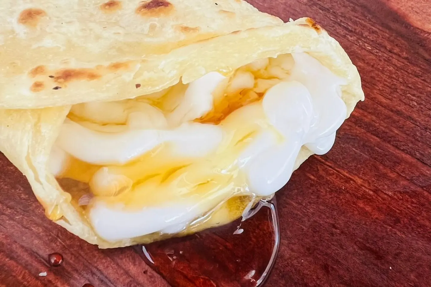شباتي جبن سائل بالعسل