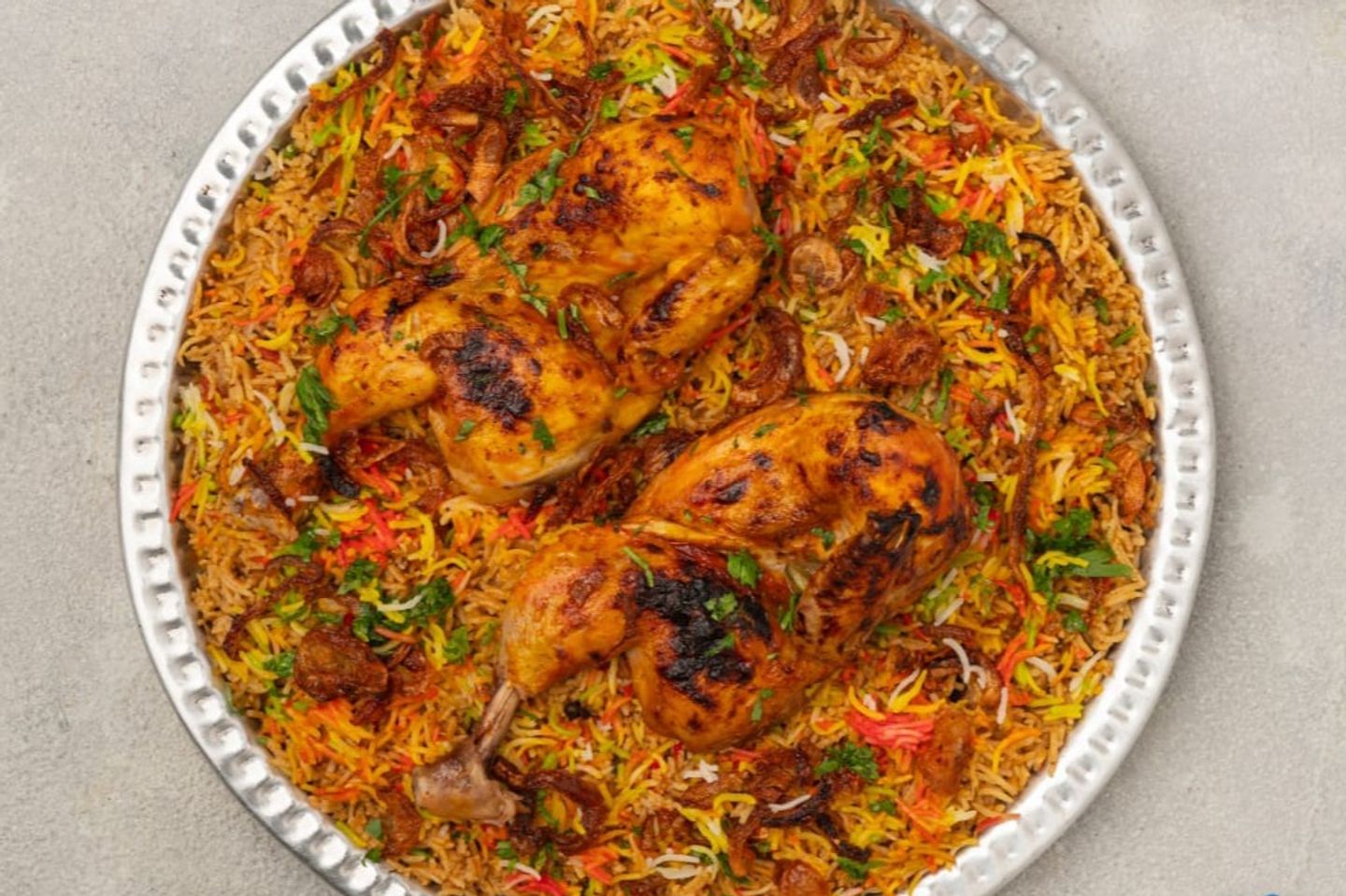 طبق برياني دجاج دائري صغير