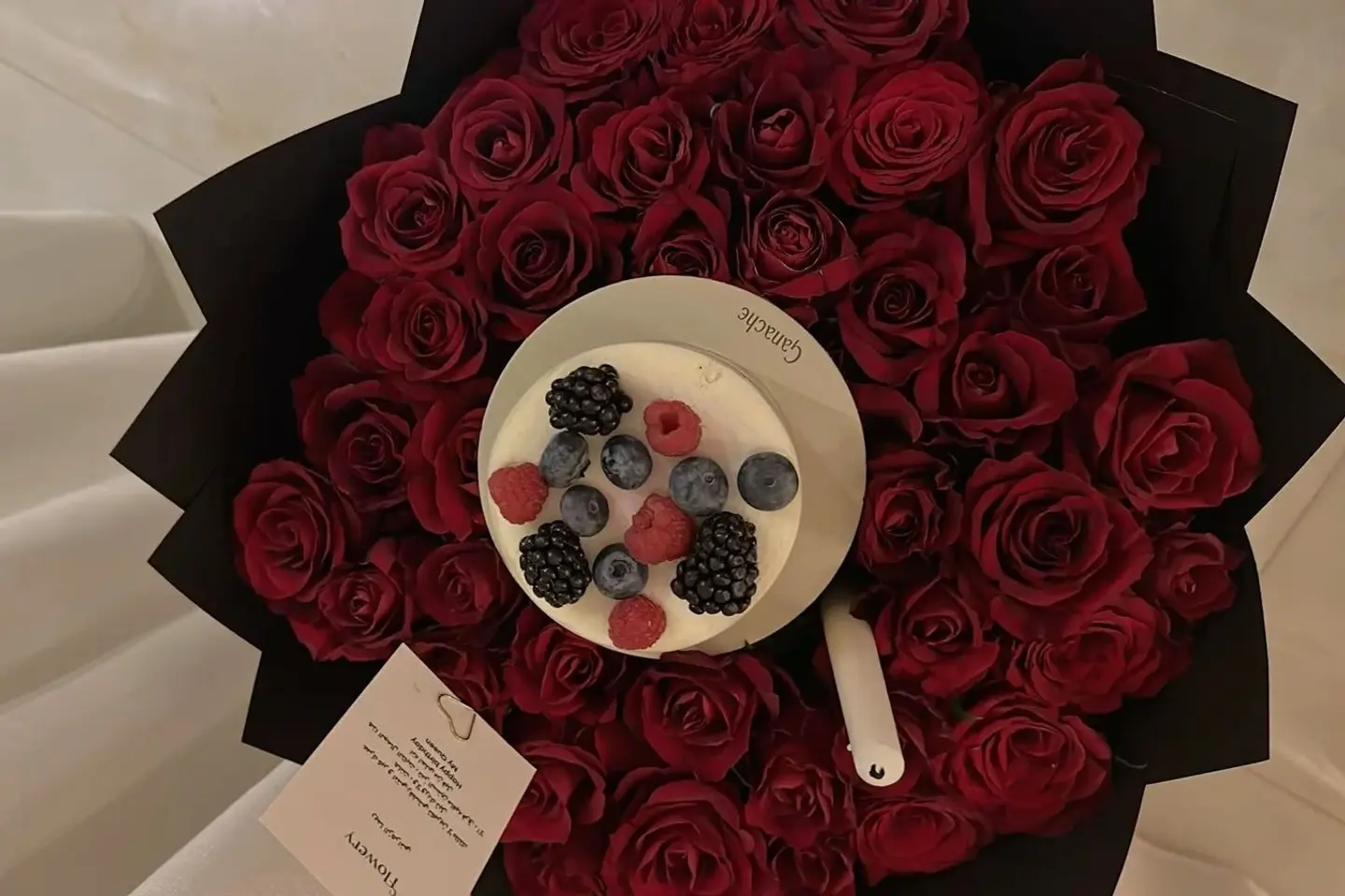 باقة الحب مع كيكة جاناش