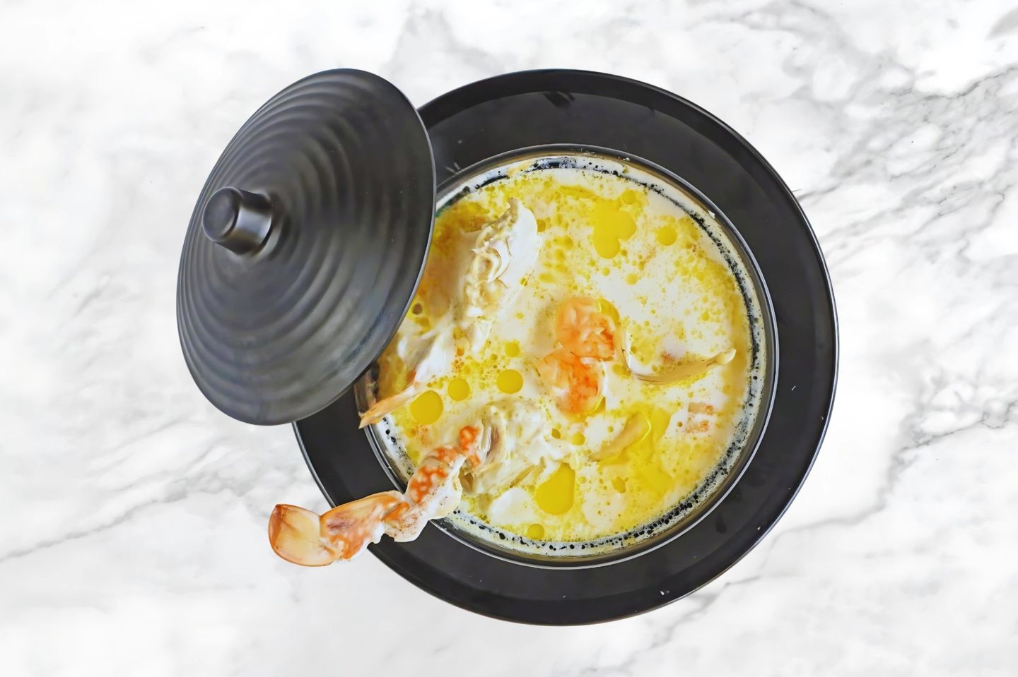 شوربة ثمار البحر بالكريمة