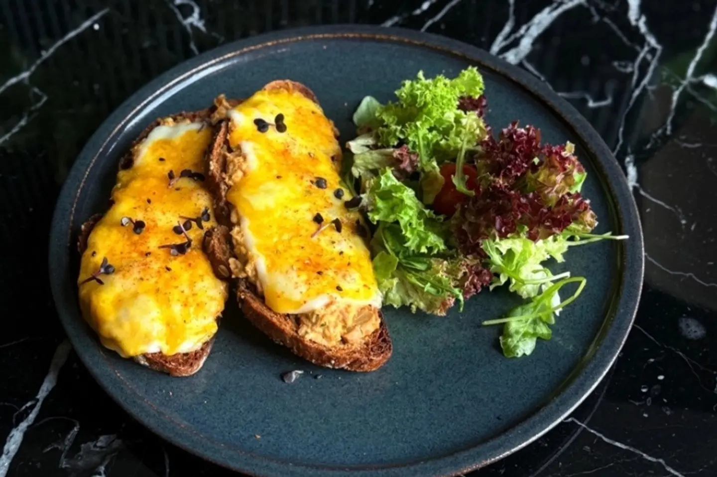 سبايسي تونا ميلت ساندوتش