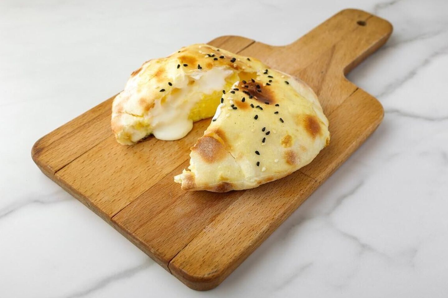 فطيرة بيض مقلي بالجبن