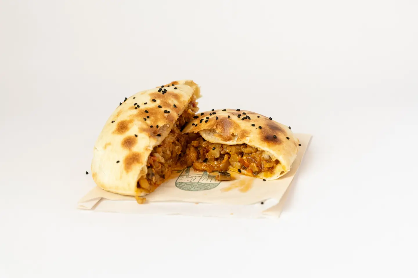 فطيرة حلوم مع حمسة الباذنجان