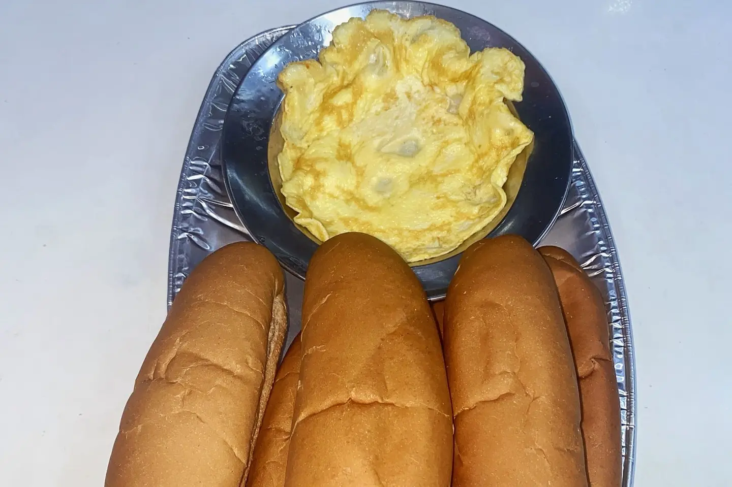 سبعة ساندوتشات بيض مقلي صامولي أبيض