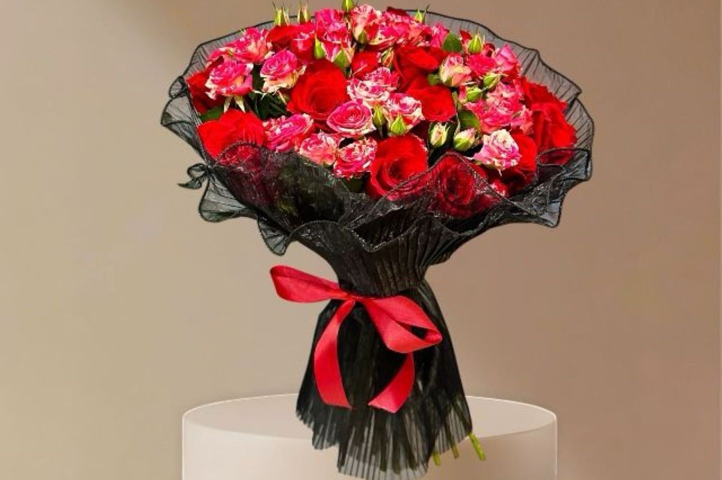 Valentine's Day   Red Bouquet With Double Color