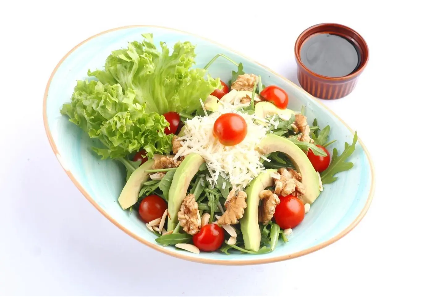 - سلطة جرجير بالأفوكادو