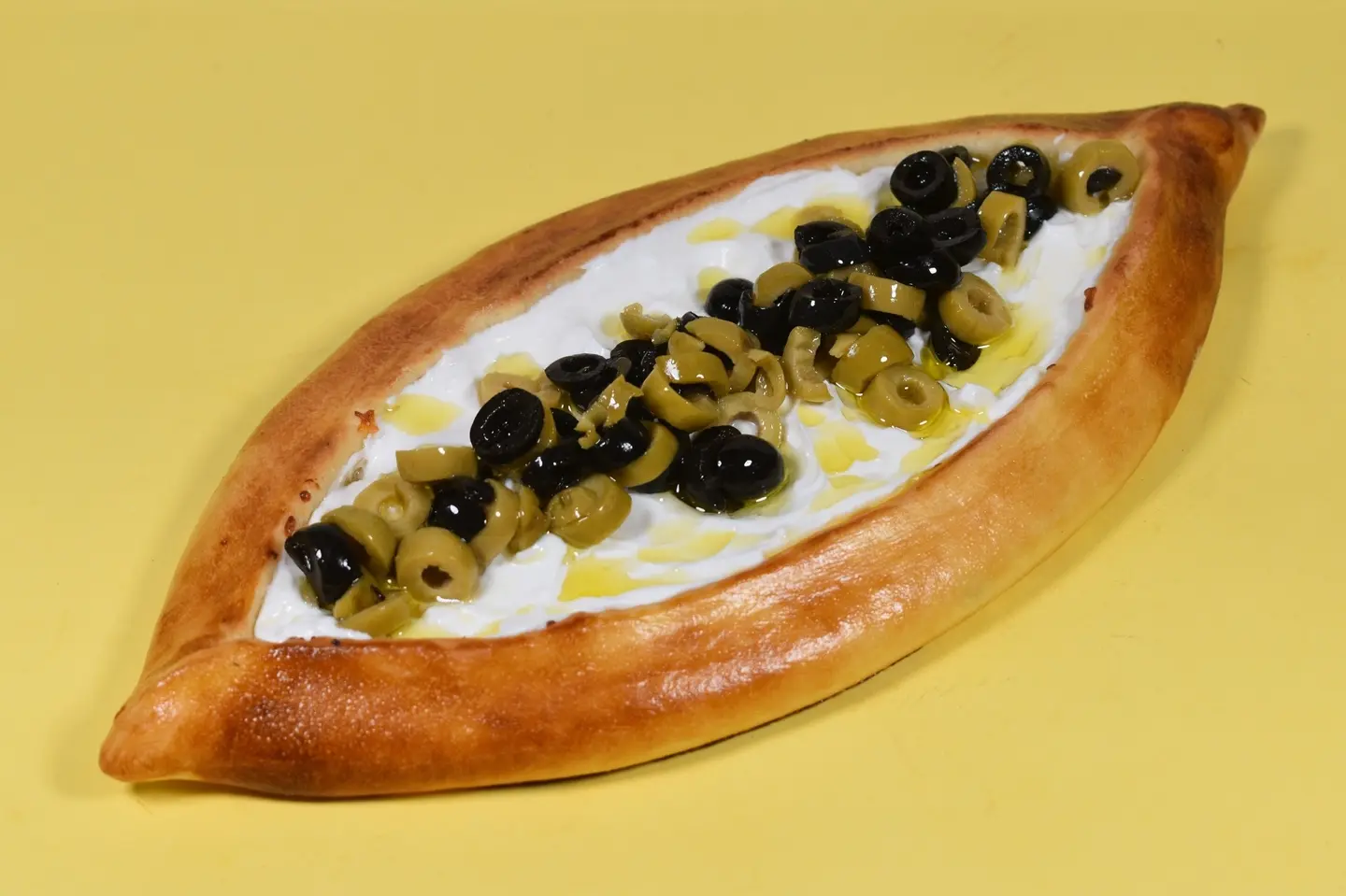 لبنة مع زيتون